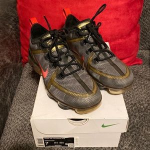🎉1 HOUR SALE🎉Nike Vapor Max Women’s size 7